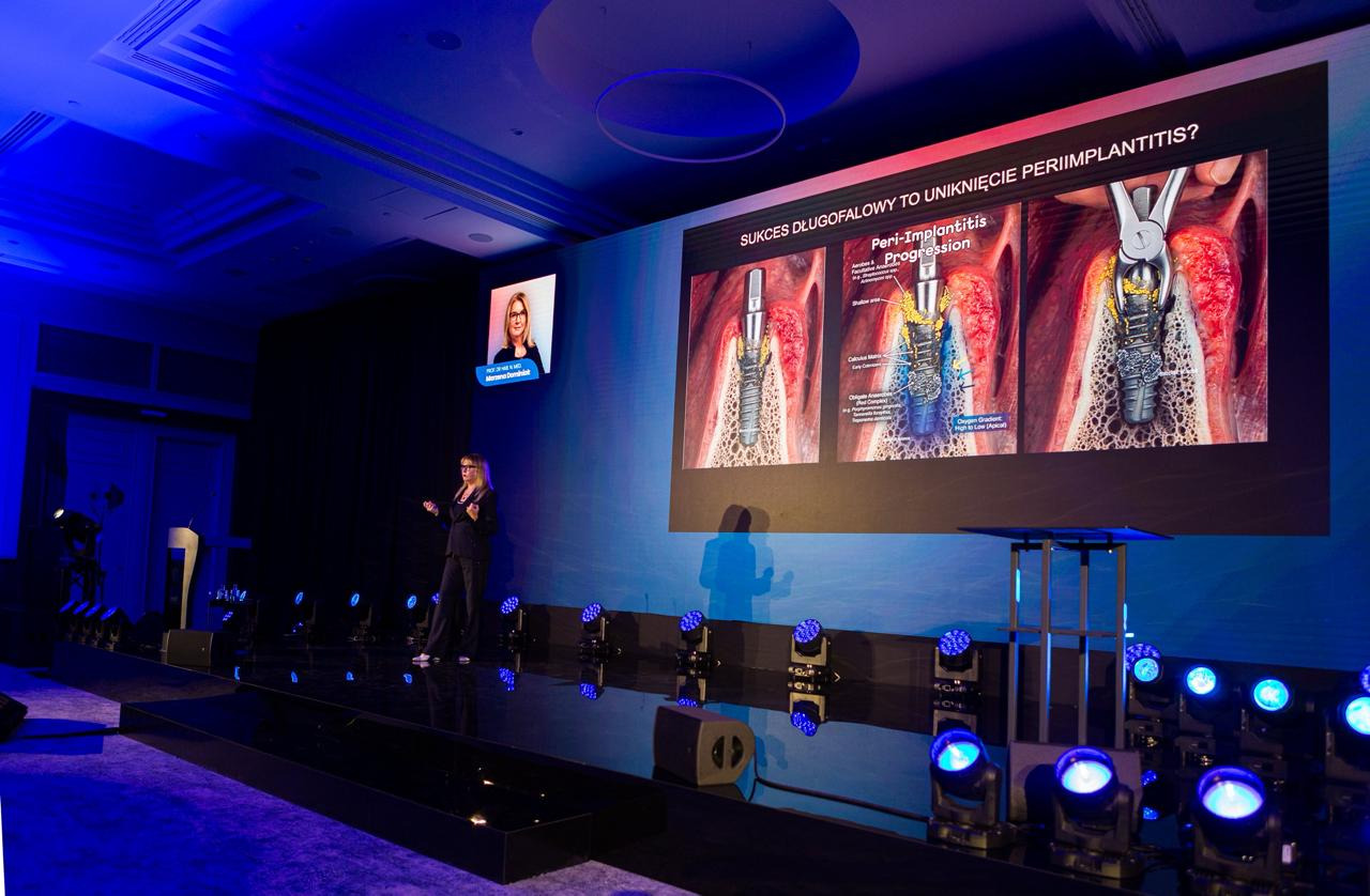 Professor Marzena Dominiak discussing peri-implantitis during MEDIF Day 2026